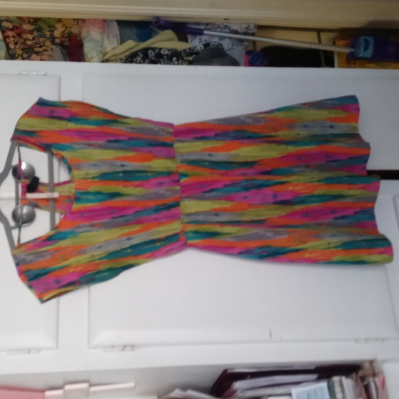 Gorgeous vibrant dress - Picture 3 of 10